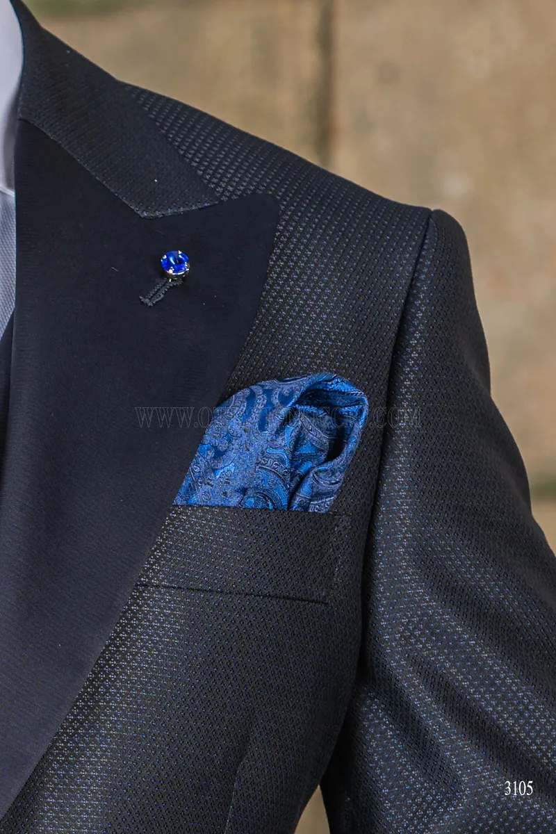 Luxuriöser italienischer maßgeschneiderter blauer Bräutigamanzug mit Revers und Manschetten aus Satin 5