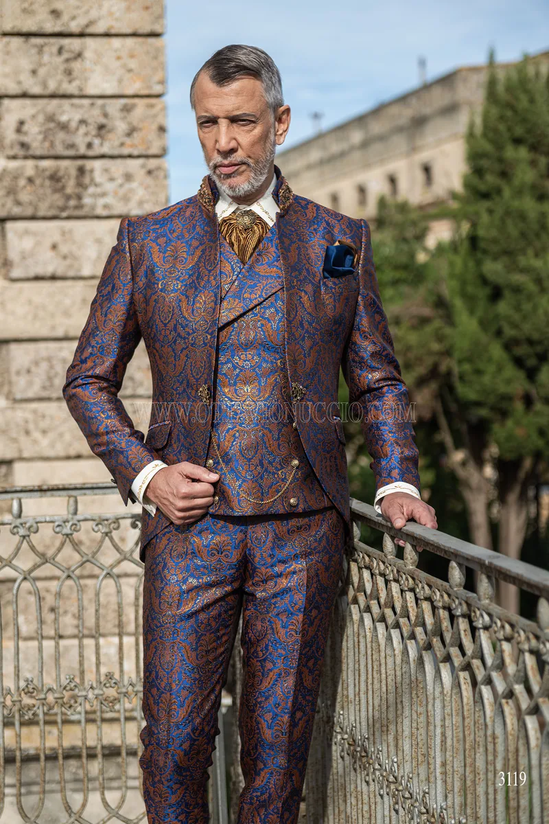 Redingote coréenne en brocart bleu et or de style baroque 2