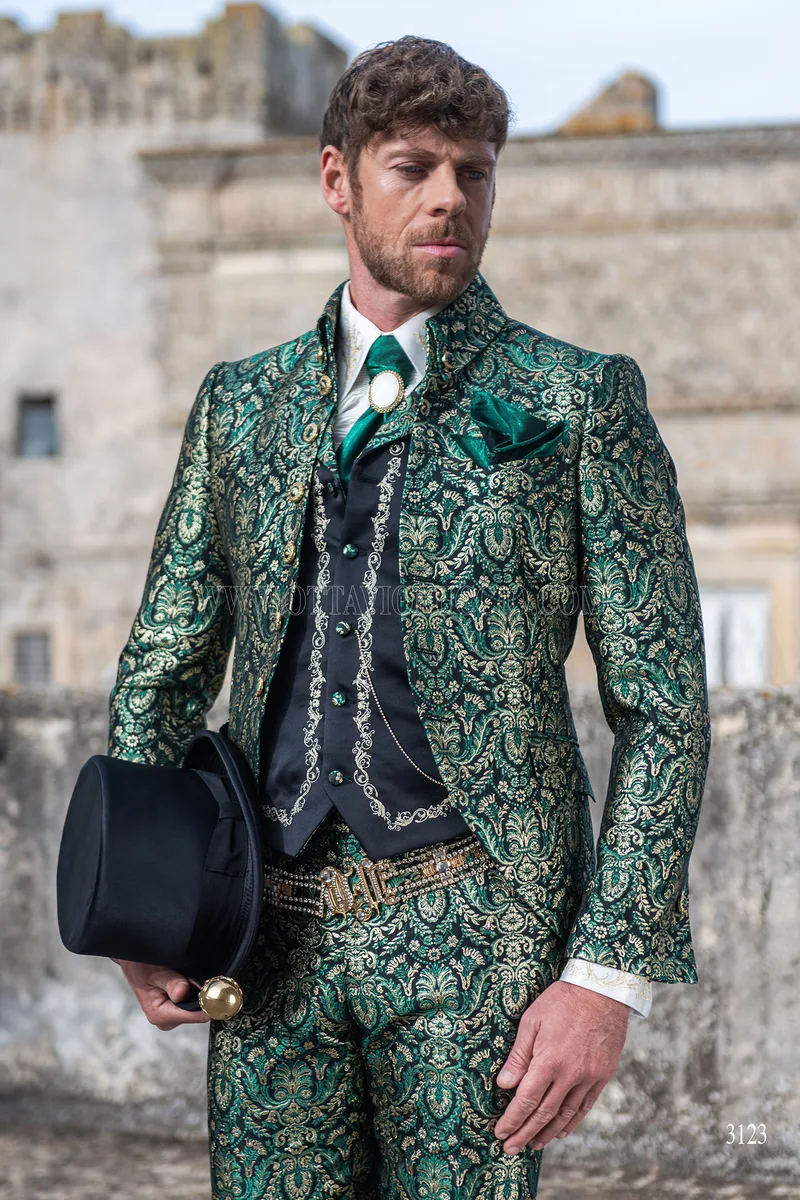 Costume de mariage baroque, redingote napoléonienne en brocart doré et vert 1