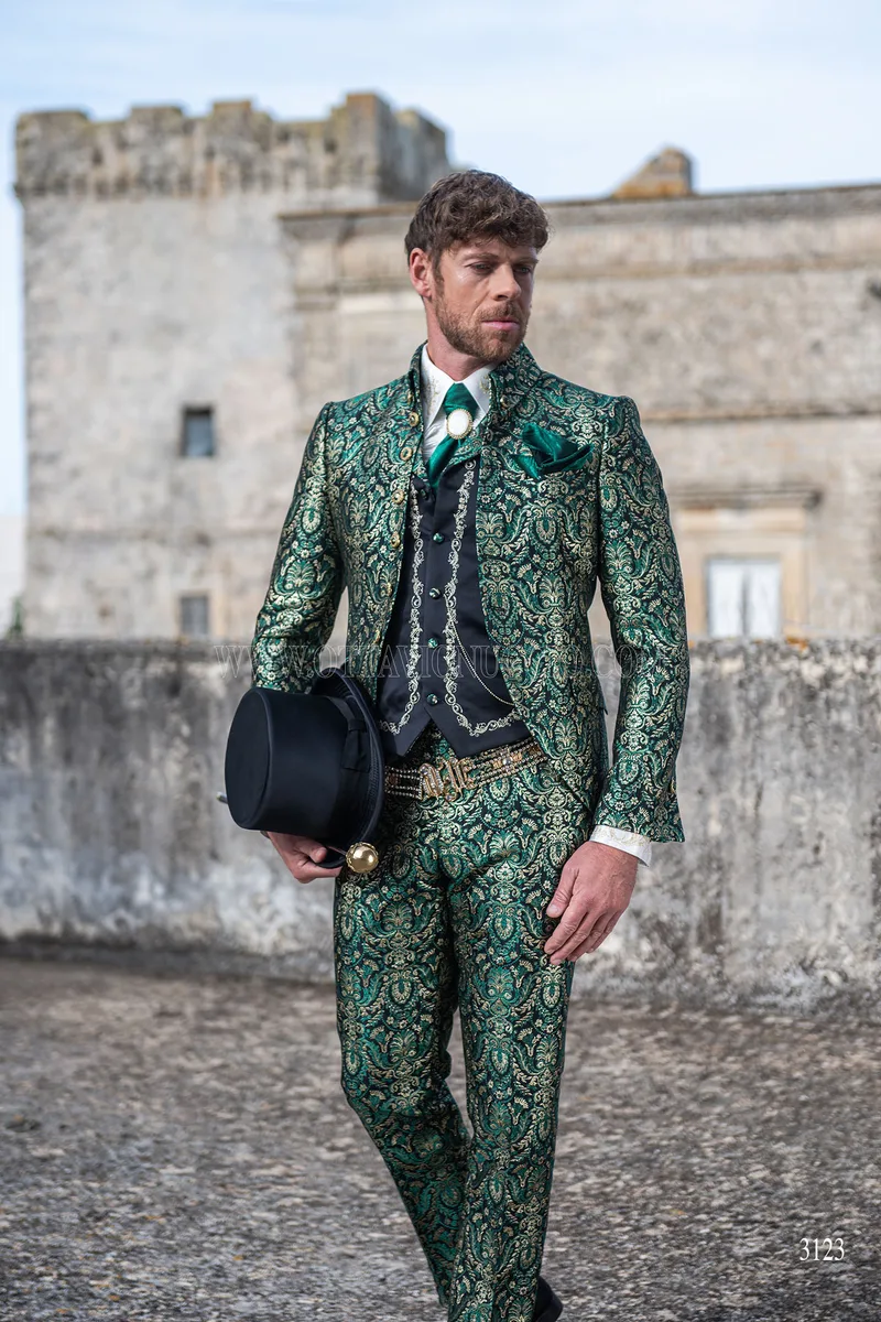 Costume de mariage baroque, redingote napoléonienne en brocart doré et vert 2