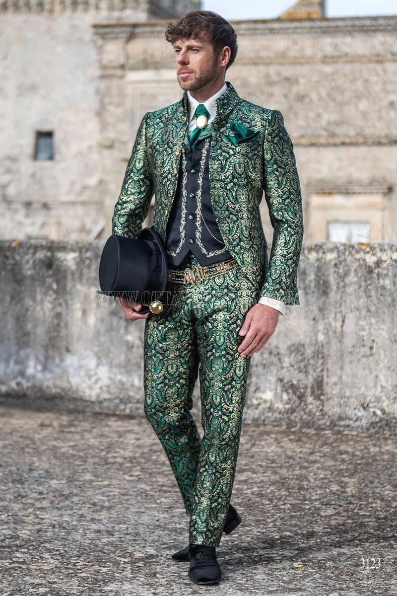 Costume de mariage baroque, redingote napoléonienne en brocart doré et vert 3