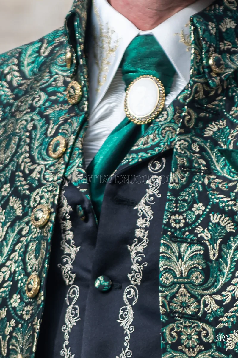 Costume de mariage baroque, redingote napoléonienne en brocart doré et vert 5