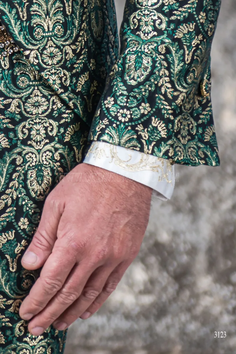 Costume de mariage baroque, redingote napoléonienne en brocart doré et vert 7