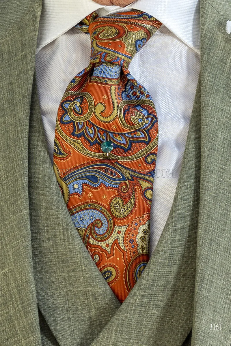 Corbata en seda jacquard.