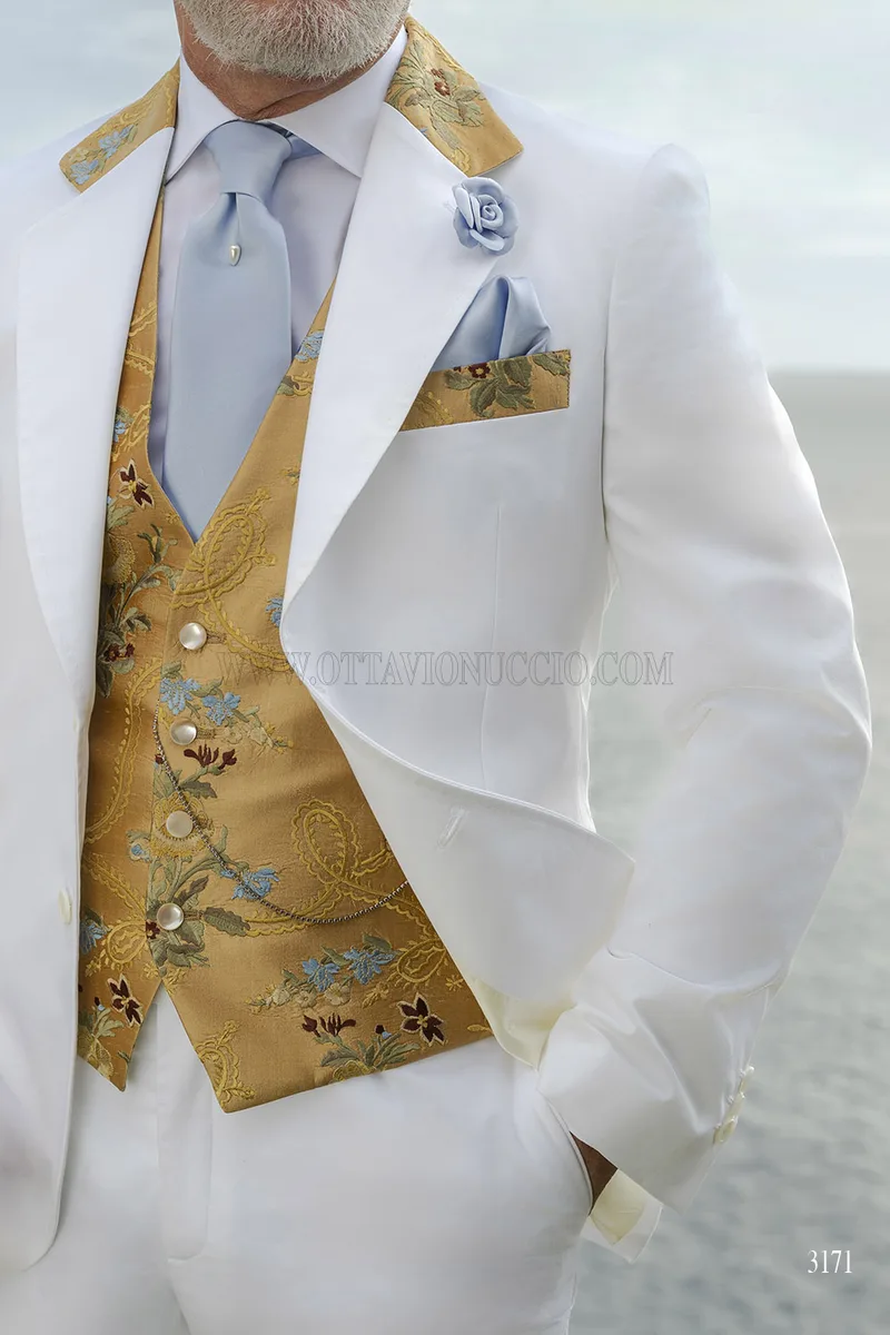 Gilet in pura seta oro ricamata