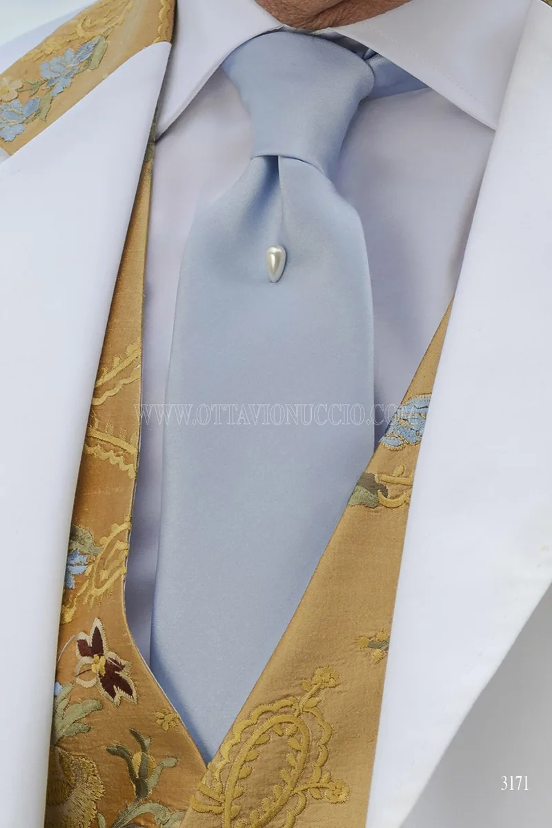 Cravatta e fazzoletto in raso azzurro