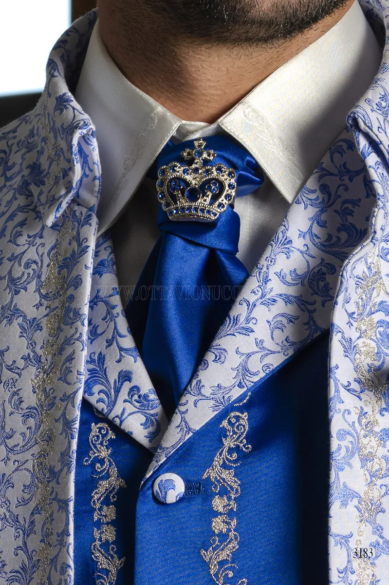 Cravattone d' annodare e fazzoletto in raso blu china