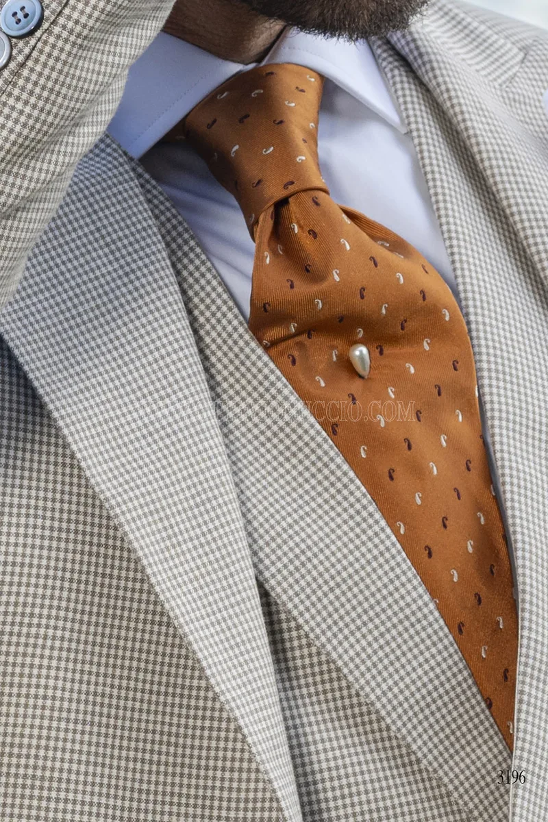 orbata de seda jacquard marrón con pequeños diseños cachemir
