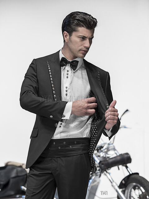 Abito nero matrimonio uomo hipster