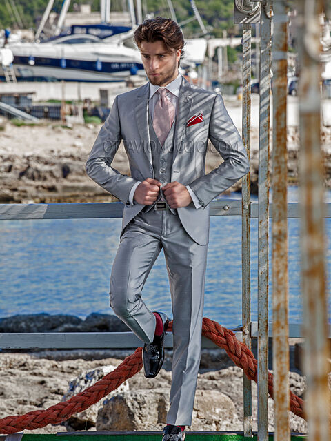 Abito stile hipster grigio perla in shantung di misto seta con gilet