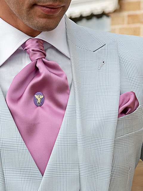 Cravattone e fazzoletto in raso rosa