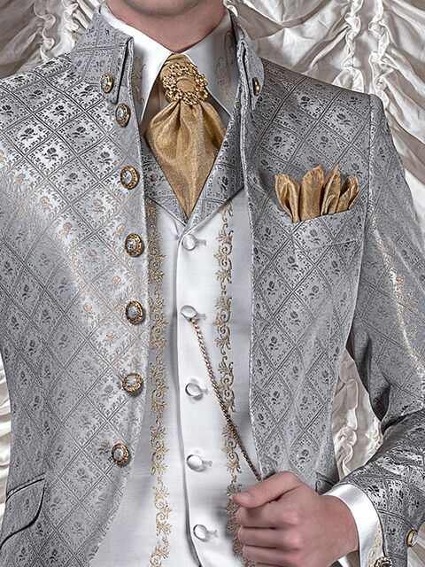 Gilet in raso grigio perla con ricamo oro