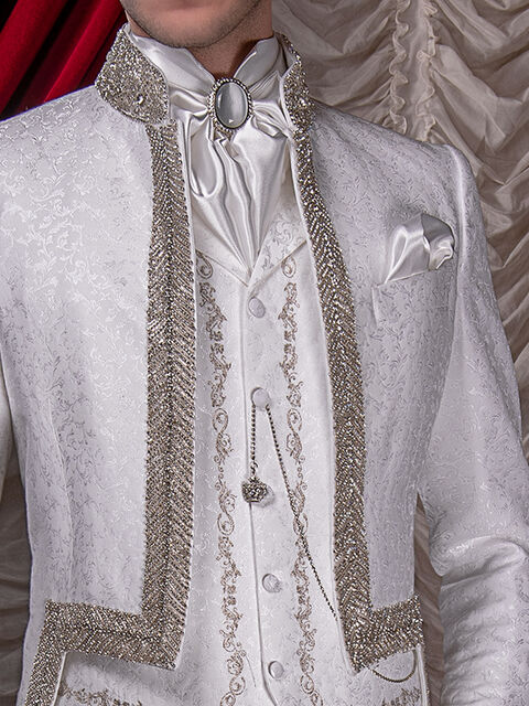 Gilet damascato bianco con ricamo argento